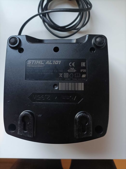 Carregador de baterias STIHL AL 101