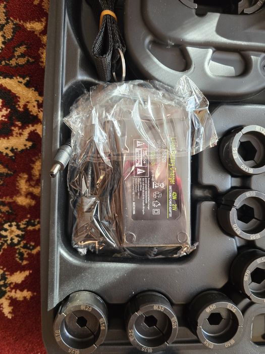 Zaciskarka CHydrauliczna AKUMULATOROWA DO KABLI