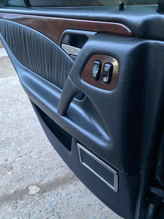 Мерс, очкарик 210