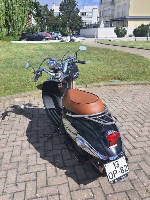 Znen 125 Legend scooter