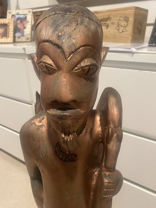 Estatueta africana em madeira