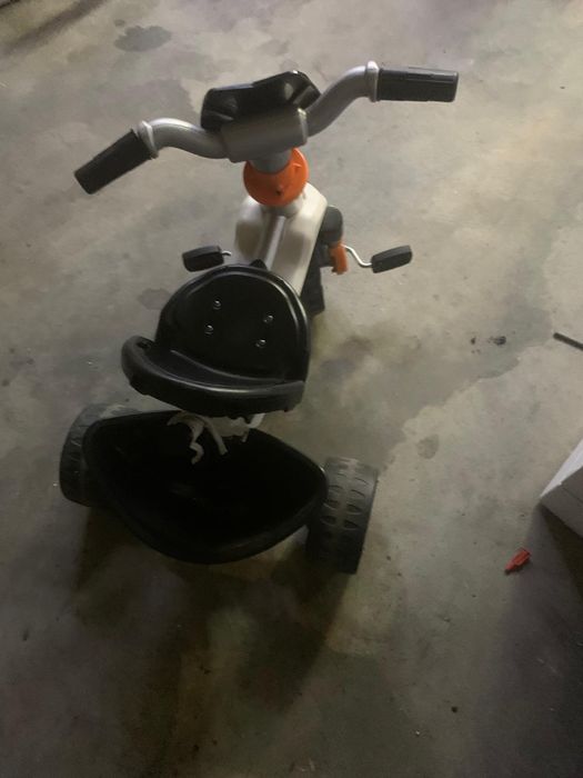 Velocípede/ triciclo de criança a pedais