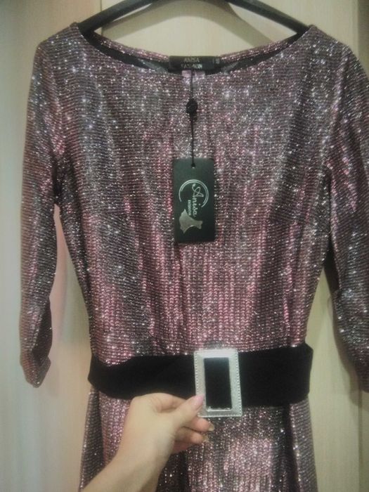 Сукня нарядна дуже гарна.