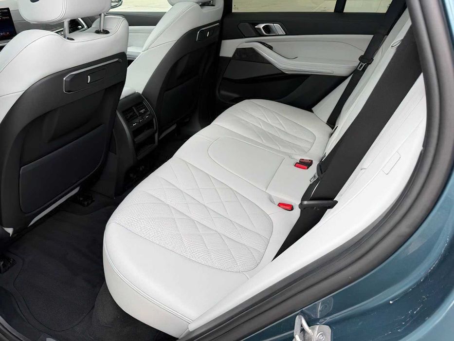 BMW X5 xDrive40i      2024