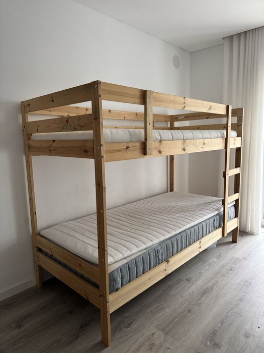 Cama beliche Ikea MYDAL com colchões