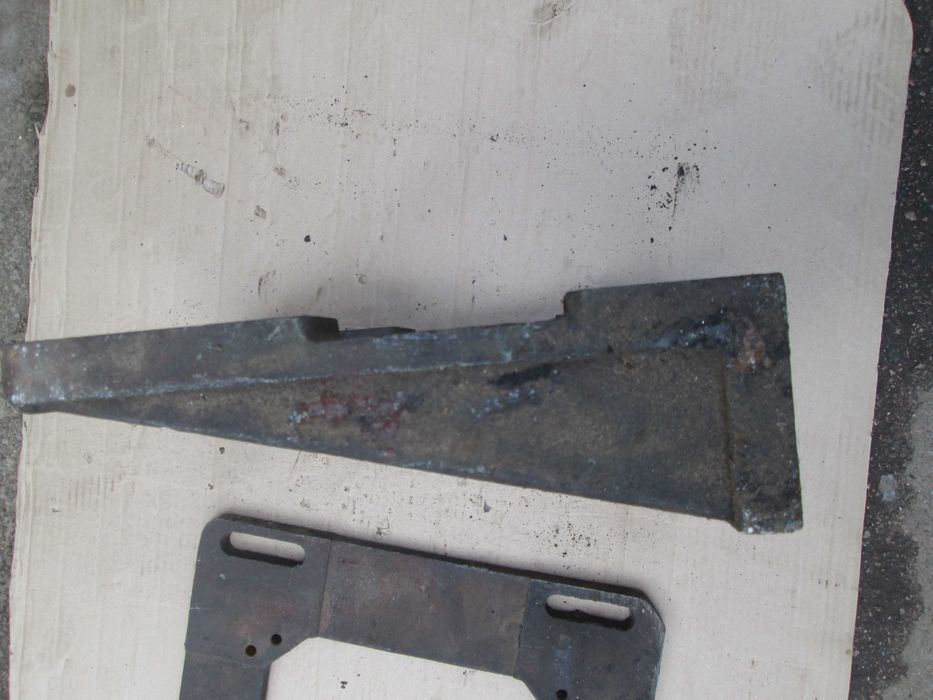 Токарний станок 1А616. Кріплення двигуна.