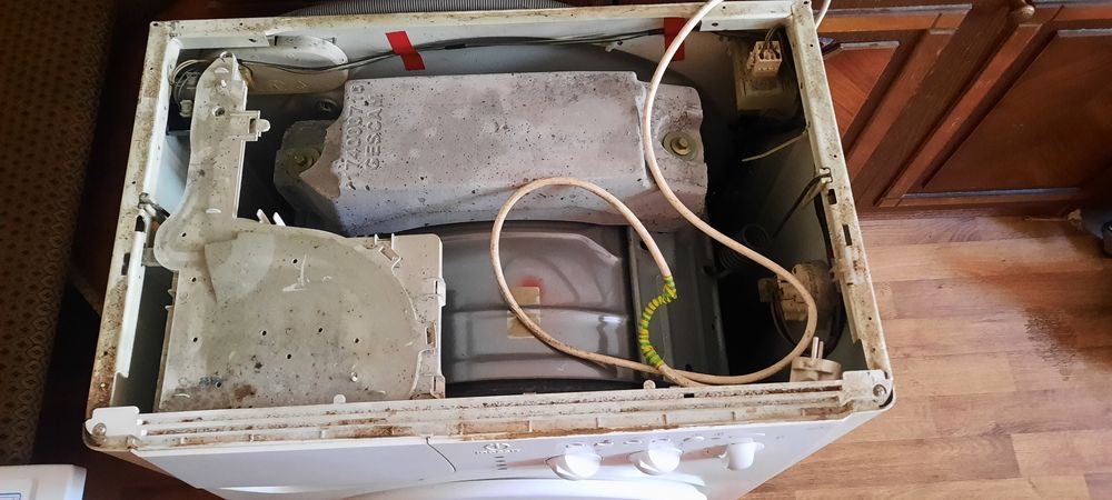 Стиральная машина Indesit ( б/у ) на запчасти