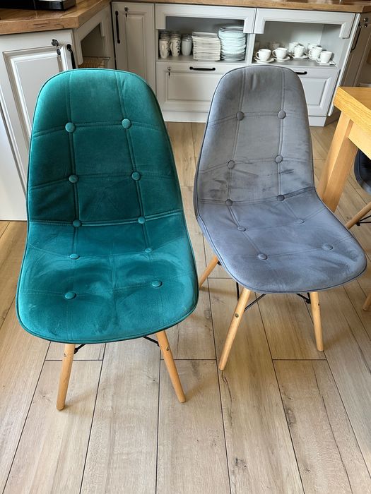 Sprzedam krzesła 25 sztuk i stoły komplety 6 stołów