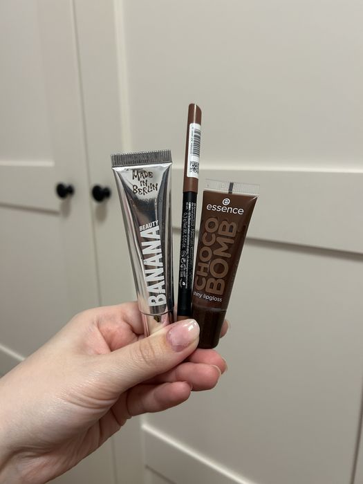 Zestaw do ust kredka blyszczyk essence choco bomb banana beauty