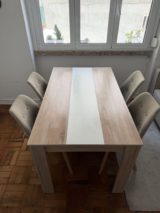 Mesa de jantar.