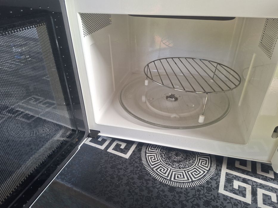 Sprzedam sprawna mikofalowke z funkcją grill