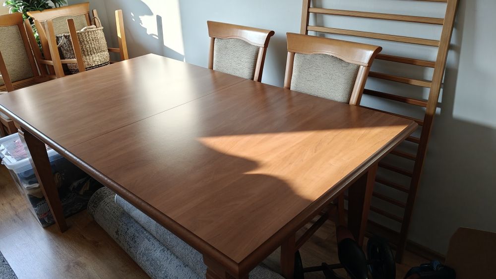 Stół rozkładany + 6 krzeseł