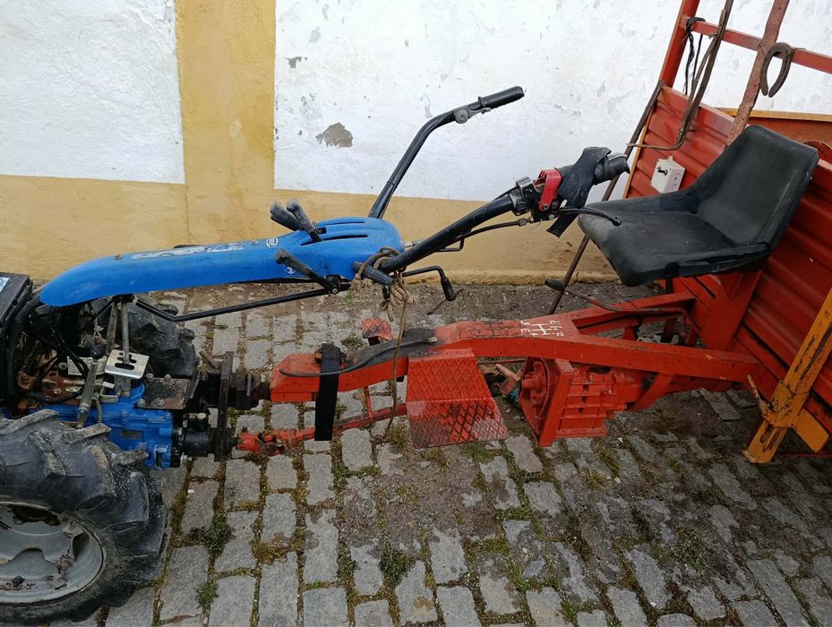 Motocultivador com reboque + acessórios – Pronto a trabalhar!