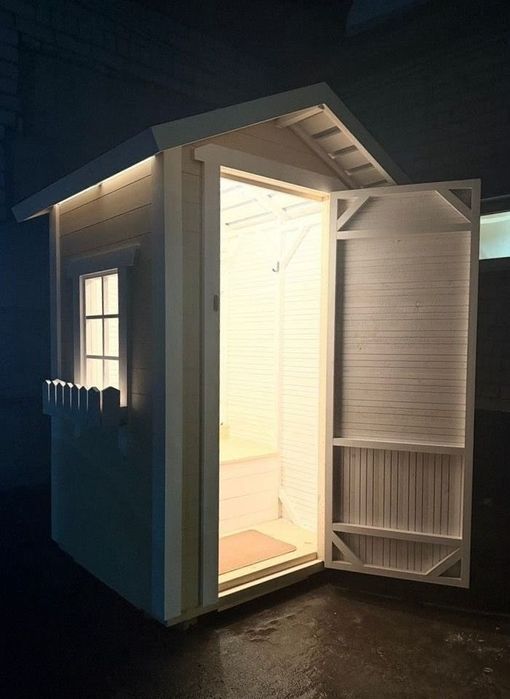 Дачный туалет 120*120 "Большой домик айвори" с козырьком.