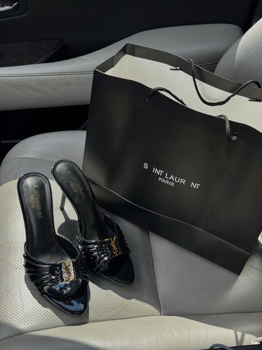 Мюлі відомого бренду YSL