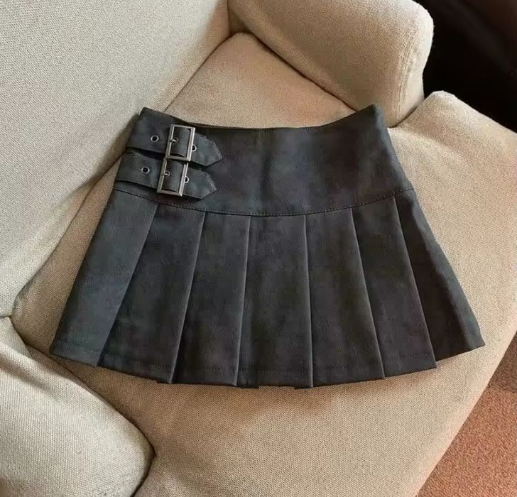 Спідниці в коричневому кольорі та сірому