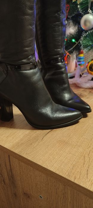 Взуття жіноче шкіряне фабричне