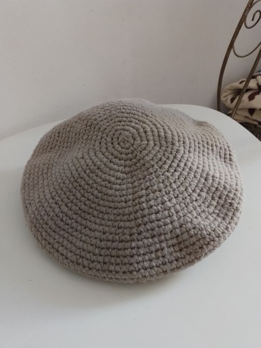 Klasyczny wełniany beret damski  PRL