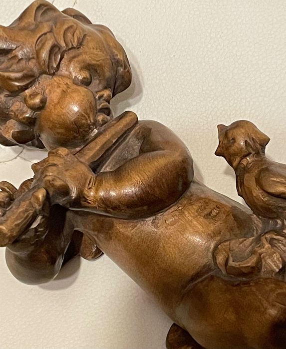 Путти деревʼяний.