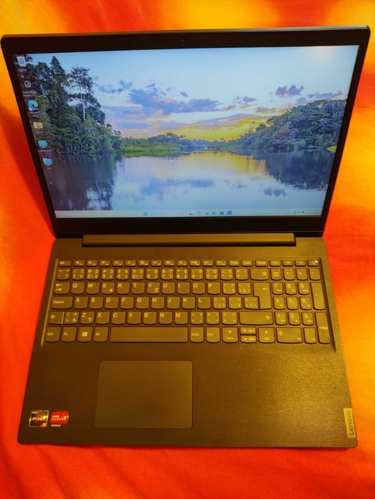 Lenovo 15,6 laptop 8gb ram ddr4 512gb ssd