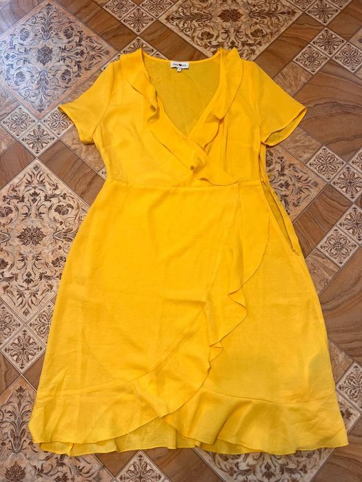 Плаття жіноче жовте