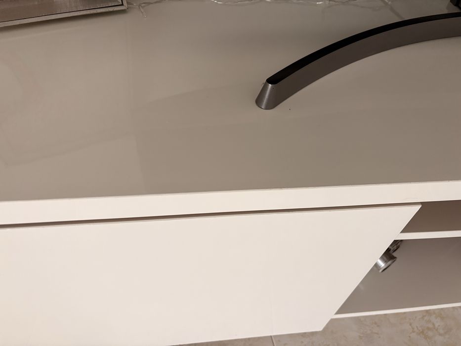 Movel baixo de tv ikea branco lacado com gavetas