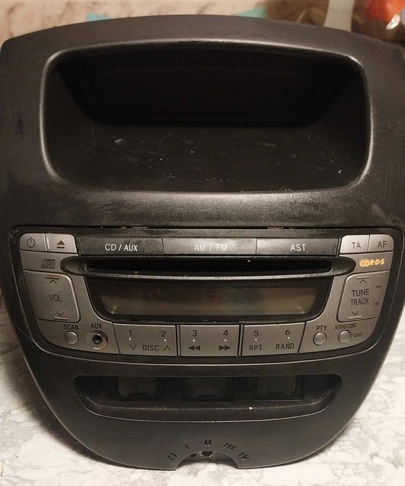 Auto rádio peugeot 107 - Bom Estado
