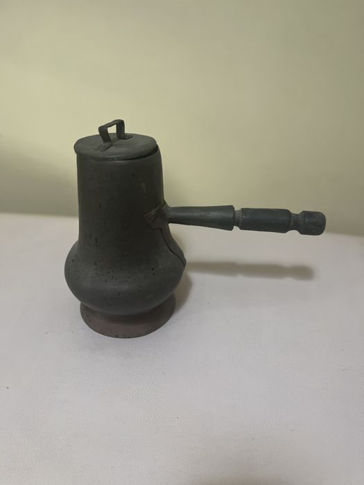 Acador de castanhas antigo