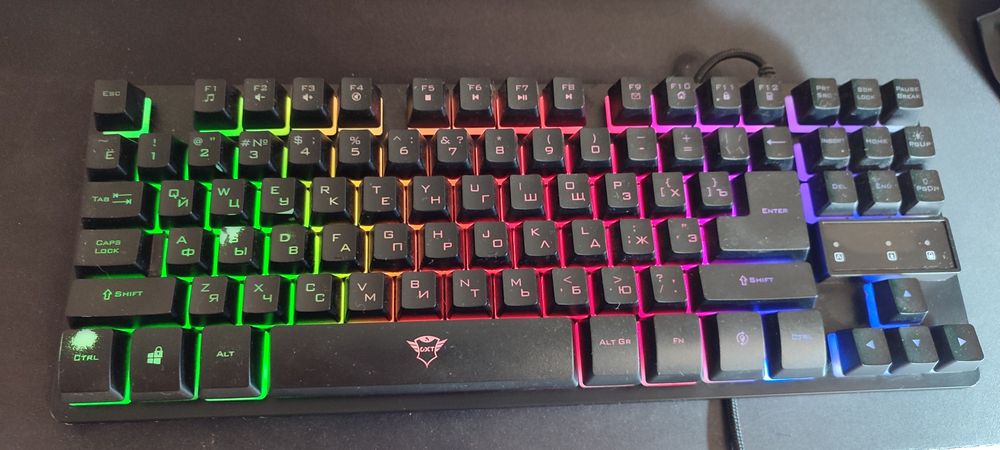 Продам клавиатуру Trust  с подсветкой.