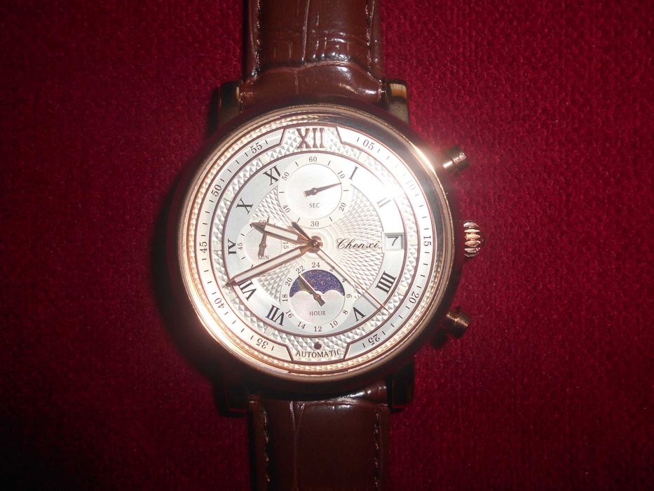 Espetacular relógio Chenxi com cronómetro e bracelete em pele. NOVO.