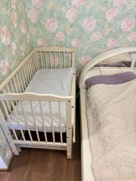 Детяче ліжечко і набір в ліжечко , матрац