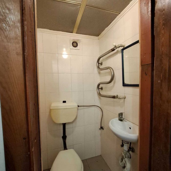 Будинок біля метро Житомірська