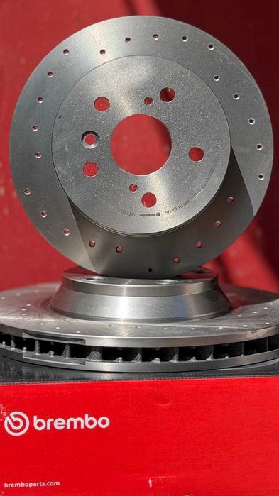 Безкоштовна доставка Brembo. Ексклюзивні перфоровані гальмівні диски для Toyota Camry 30, 40, 50, 55, 70, Lexus ES