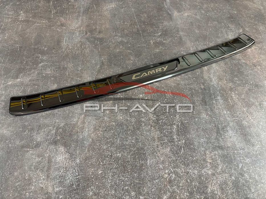 Накладка на задній бампер Toyota Camry 70 Premium із загином