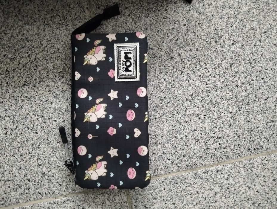 Mochila com porta lápis da Popi