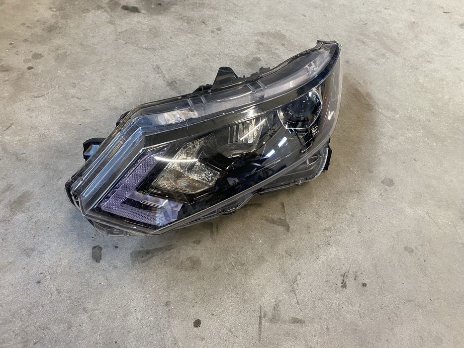 Nissan Rogue 18+ lampa lewa przednia