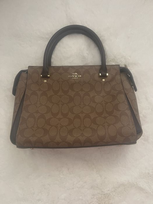 Продам моногамную сумку Coach! Оригинал! Недорого! Куплена очент дорог