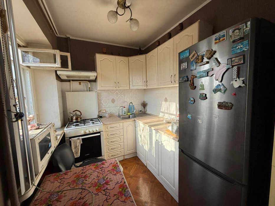 Продам 3-комнатную квартиру в центре города.