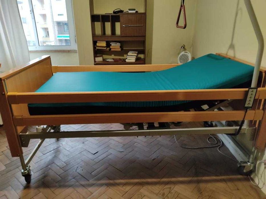 Cama articulada eléctrica da Sensicare + colchão anti-escaras - VISEU