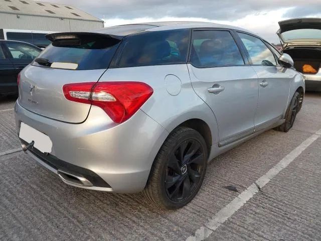 Citroen DS5 2.0 HDi Hibrido para peças - 200cv - Parachoques | Frente