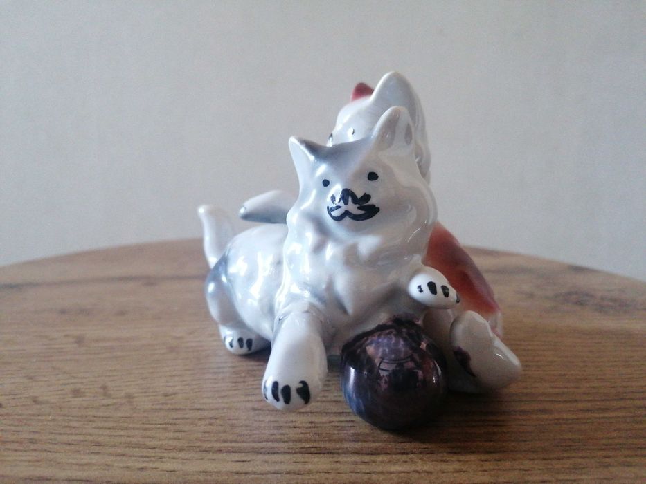 Figurka porcelanowa prl koty