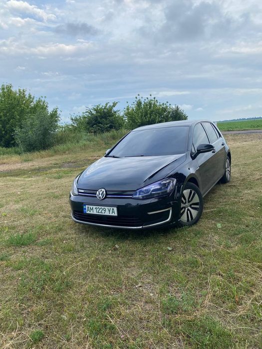 Продам Volkswagen e-Golf 2017