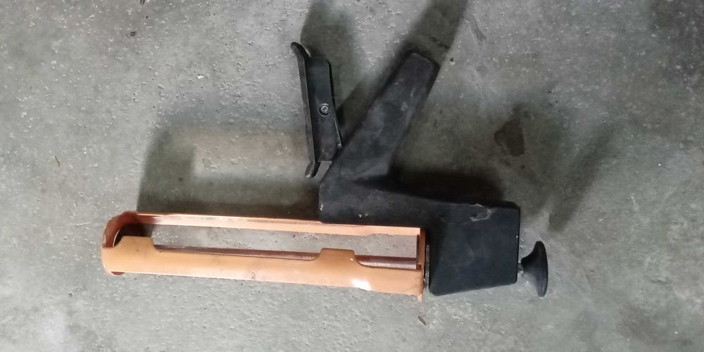 Pistola para silicone e colas e mastiques