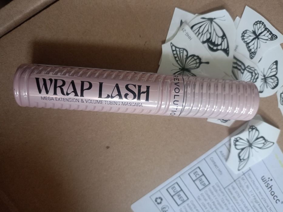 Maskara Wrap Lash marki Revolution