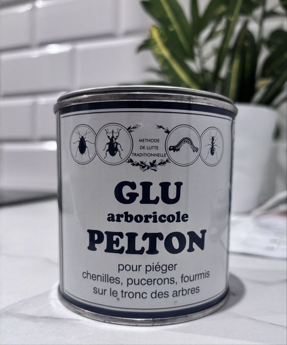 Pelton Tree Glue 360 g to środek ochronny przed owadami