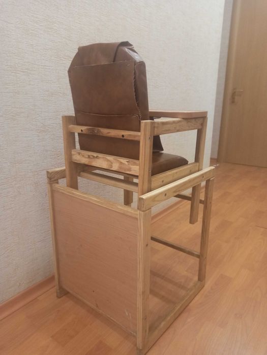 Стільчик для годуван