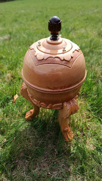 Drewniana ozdobna urna (szkatuła) w stylu Fabergé
