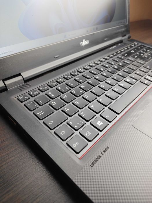 LAPTOP | Fujitsu LifeBook | 15,6" FHD | i5-8250U | 16GB RAM | 256SSD
