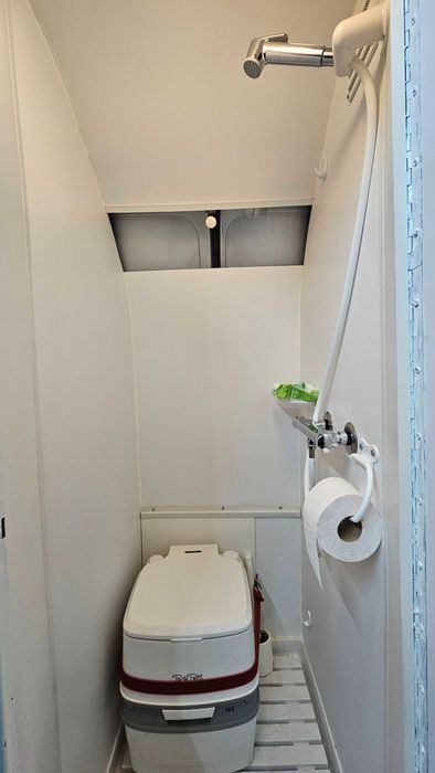 VW T5 Compacta, prática e funcional para duas pessoas