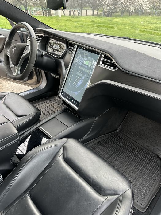 Tesla Model S 90D